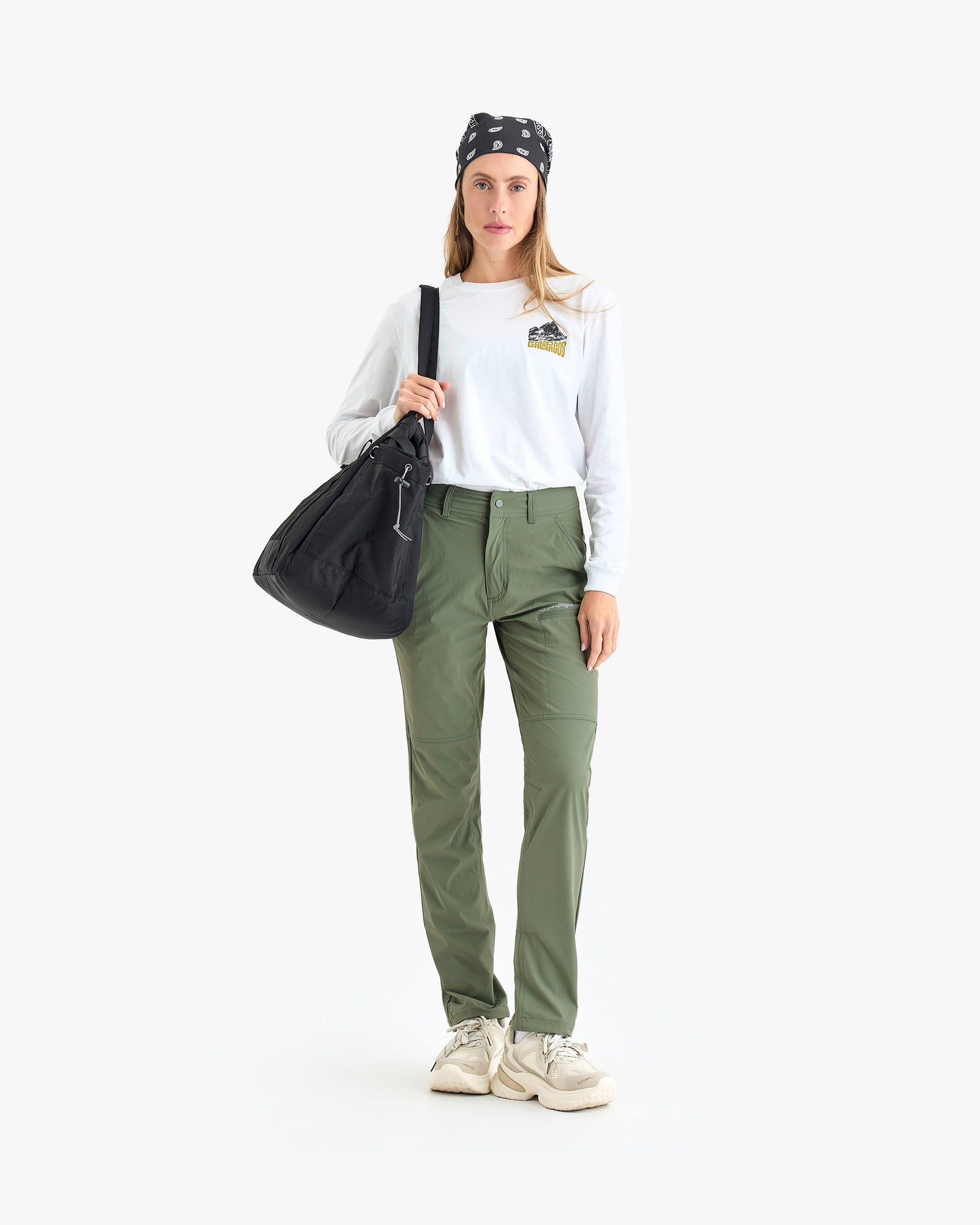 As 10 melhores calças para trekking existentes no mercado Brasileiro 30 Detalhe da calça técnica Discovery feminina verde