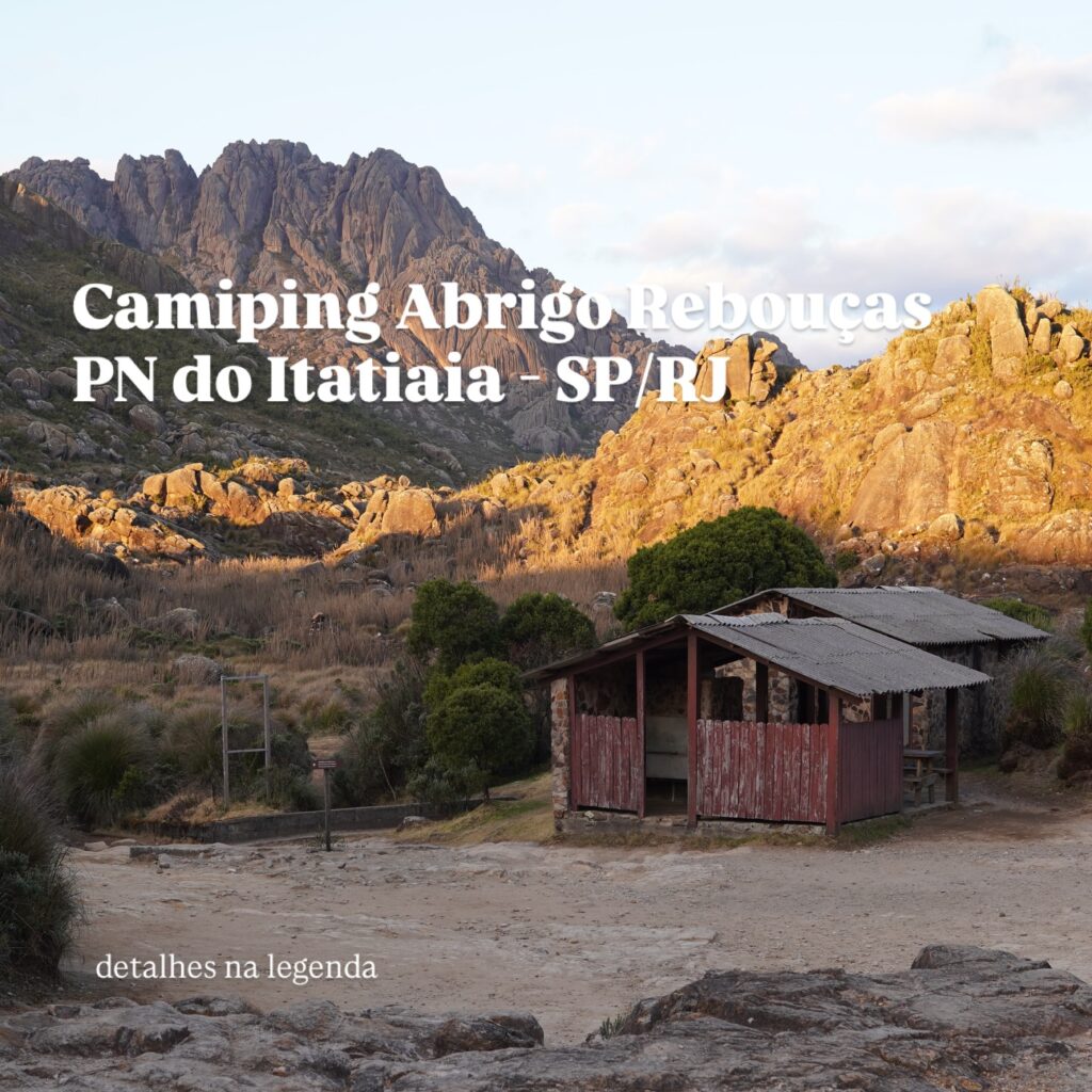 Abrigo de pedra próximo às Agulhas Negras no Parque Nacional do Itatiaia